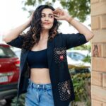 Esha Kansara Instagram - 1 day to go! #3 ekka ❤️🫶 Styled by @styleitwithniki Photography @its_kishan_creation Outfit- @label.sugar Jewellery- @flairthestudio