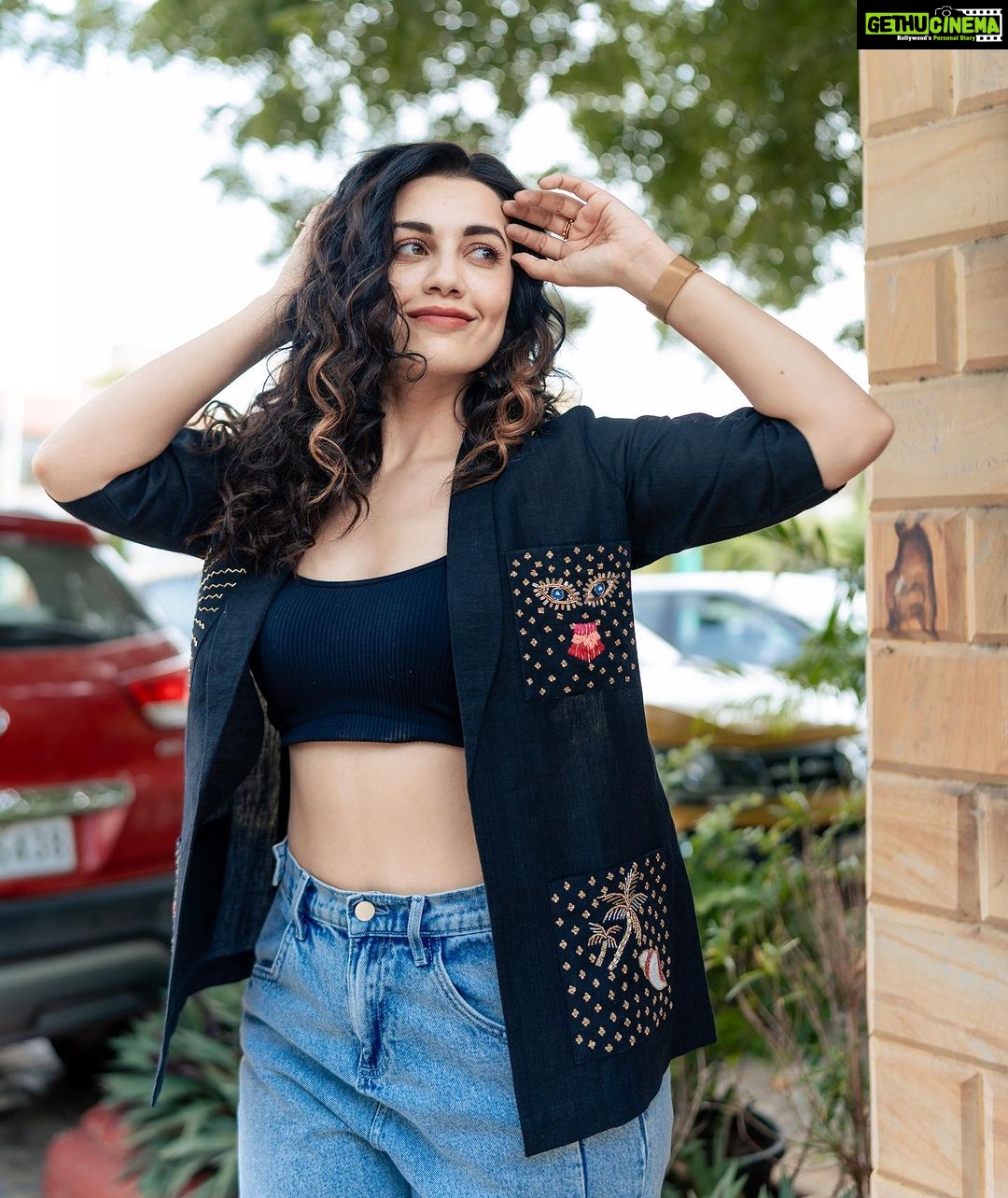 Esha Kansara Instagram - 1 day to go! #3 ekka ❤️🫶 Styled by @styleitwithniki Photography @its_kishan_creation Outfit- @label.sugar Jewellery- @flairthestudio