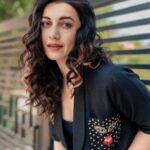 Esha Kansara Instagram - 1 day to go! #3 ekka ❤️🫶 Styled by @styleitwithniki Photography @its_kishan_creation Outfit- @label.sugar Jewellery- @flairthestudio