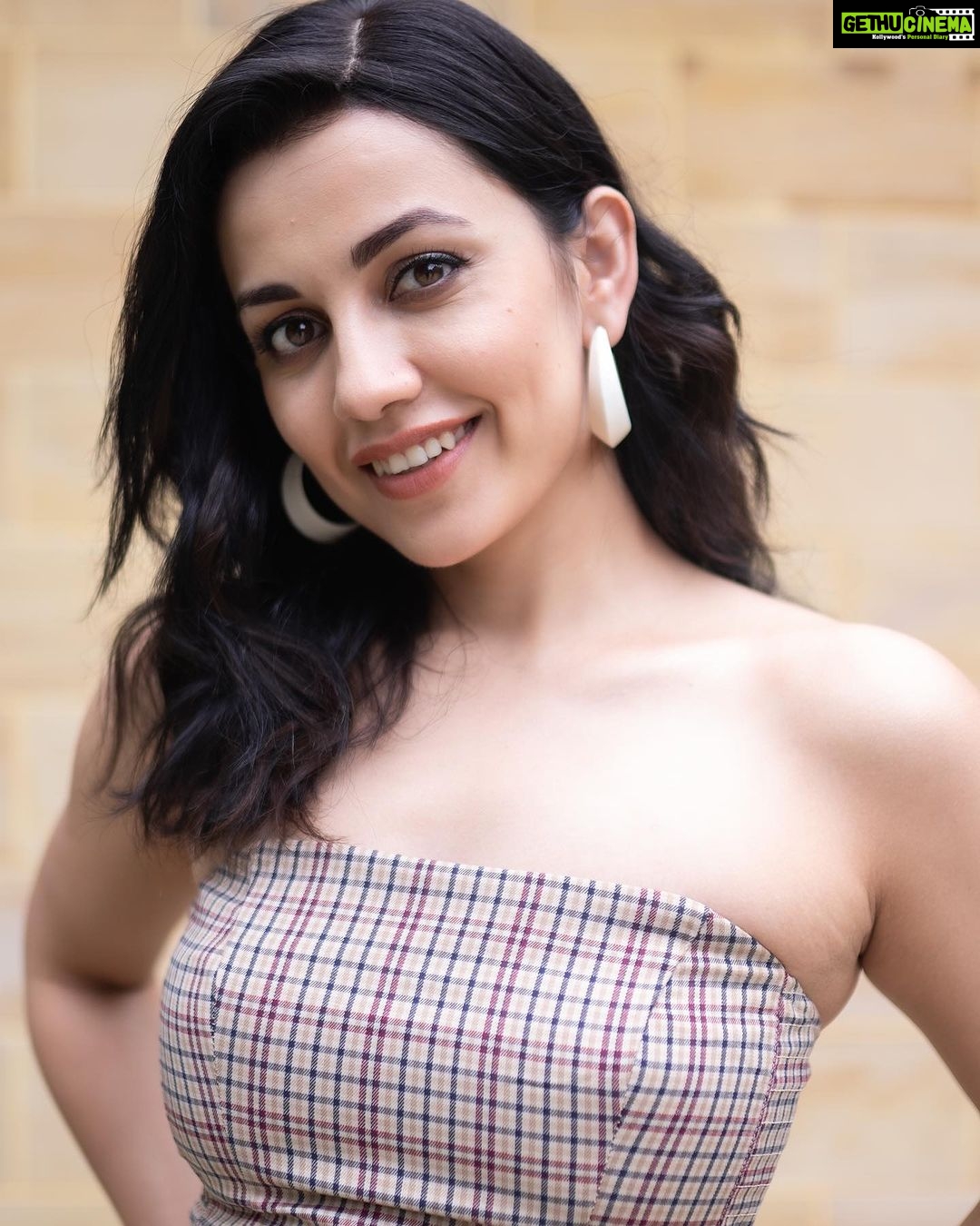 Esha Kansara Instagram - 3 ekka in Ahmedabad 🫶 In cinemas on 25th august 🥳 . . Styled by @styleitwithniki Photography @chiragpanchal__