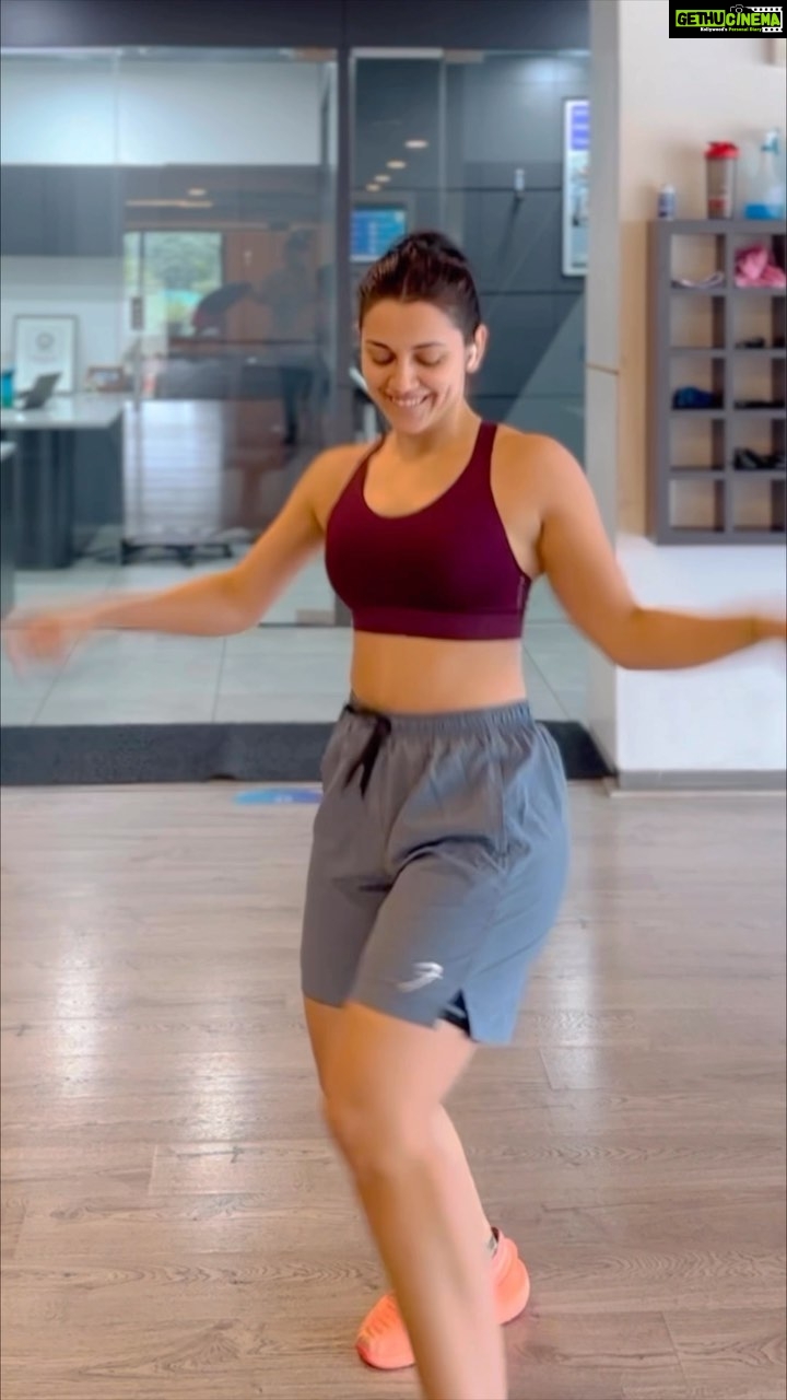 Esha Kansara Instagram - Go..go..goooooo!!! Start making your reels on Tehunk hook step! 🥳🥳🥳 I challenge my fellow partners in crime @mitragadhvi @tarjanee_official 🥳🤓 #tehunk #3ekka