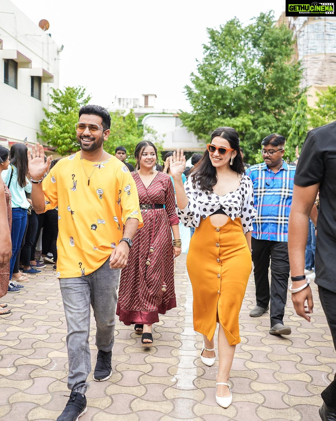Esha Kansara Instagram - Rajkot π₯π₯π₯β€οΈπ«Άπ«Άπ«Ά 3 ekka in cinemas on 25th august! π