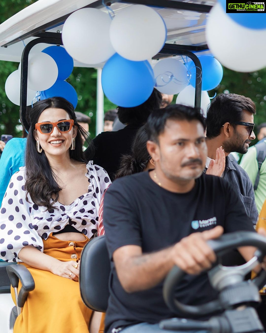 Esha Kansara Instagram - Rajkot π₯π₯π₯β€οΈπ«Άπ«Άπ«Ά 3 ekka in cinemas on 25th august! π