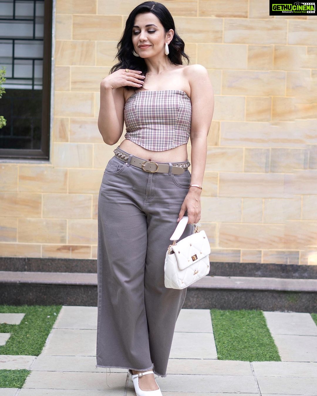 Esha Kansara Instagram - 3 ekka in Ahmedabad 🫶 In cinemas on 25th august 🥳 . . Styled by @styleitwithniki Photography @chiragpanchal__