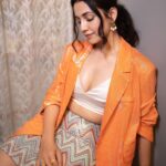 Esha Kansara Instagram - This is exactly how you guys make me feel these days ⭐️🌟🫶 Grateful for every moment! #3ekka in cinemas on 25th august! 🌸 Styled by @styleitwithniki Photography @chiragpanchal__ Earrings & rings @equiivalence Bracelet & rings @misa_jewels