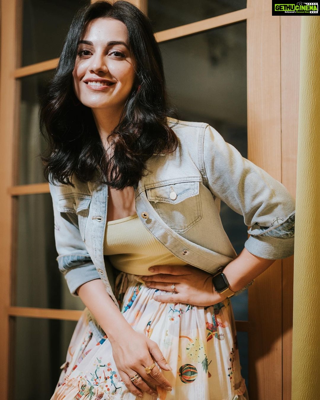 Esha Kansara Instagram - Blushing with all the love we are already getting for 3 ekka ππππ Styled by - @styleitwithniki Skirt- @_almashi_ Denim jacket- @spykarofficial Ring- @kenayosha Photography - @chiragpanchal__