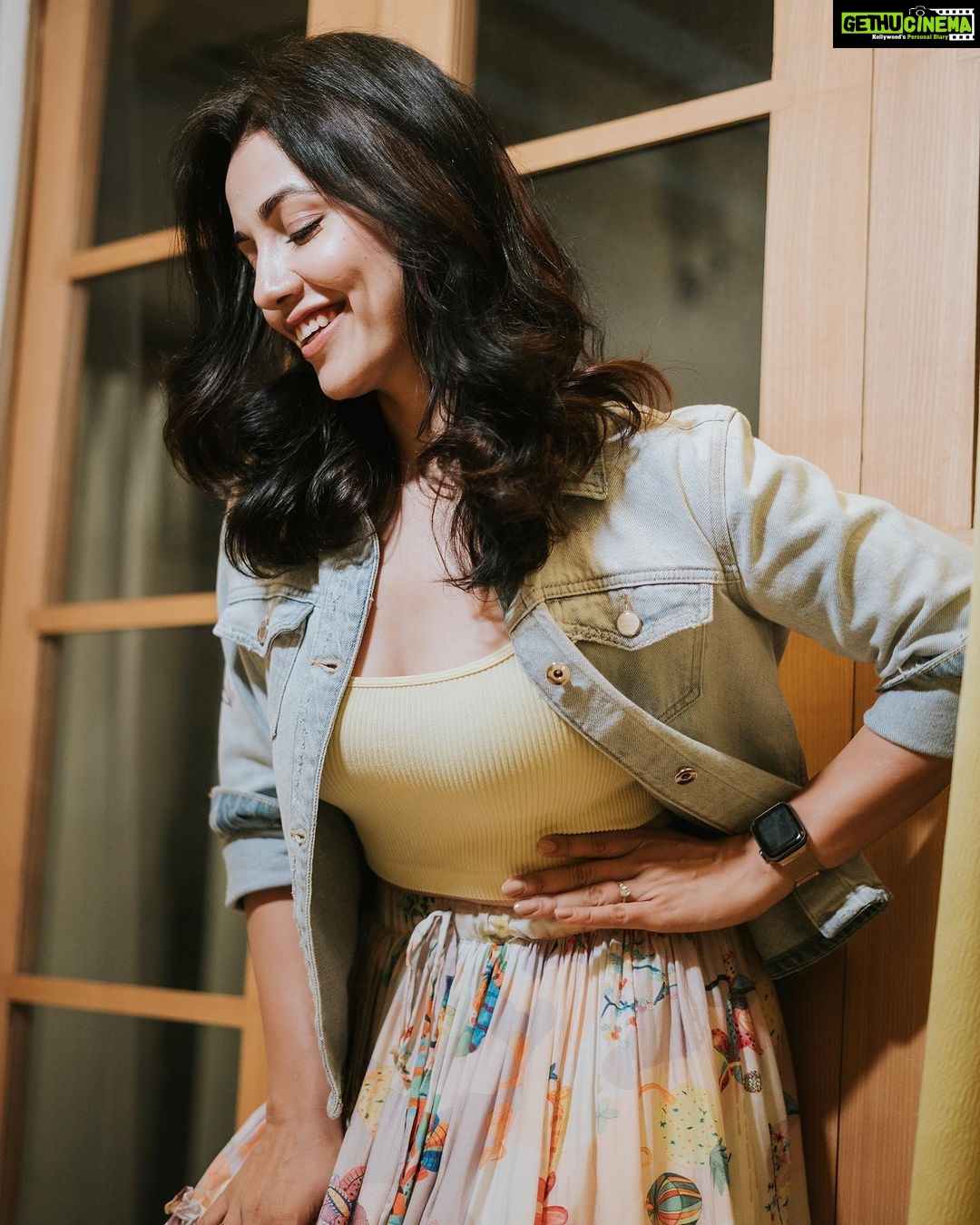 Esha Kansara Instagram - Blushing with all the love we are already getting for 3 ekka ππππ Styled by - @styleitwithniki Skirt- @_almashi_ Denim jacket- @spykarofficial Ring- @kenayosha Photography - @chiragpanchal__
