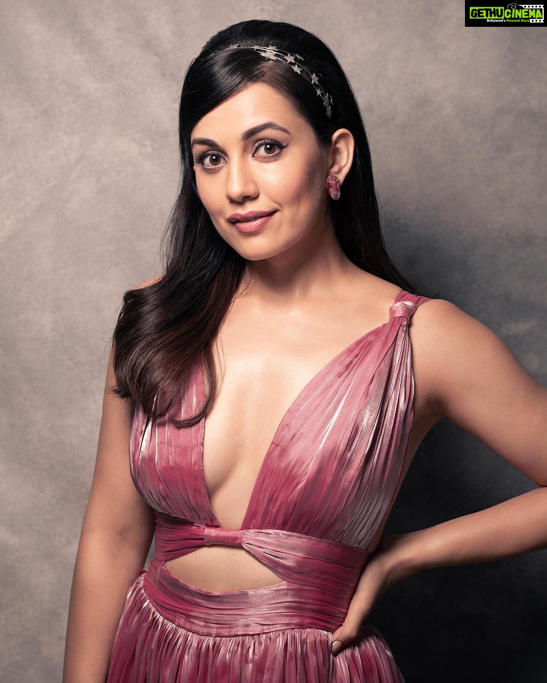 Esha Kansara Instagram - People who made me look like Barbie! 🌸 . Styled by @styleitwithniki Photography @lovdipsingh Backdrop @backdrophouse Outfit @kayjaybykritika Earrings @anantayabymani HMU @karan_singh_makeup_artist #barbie #indianbarbie #eshakansara