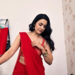 Esha Kansara Instagram - Pata nahi kya likhun! Aap hi bata do! 🤷‍♀️