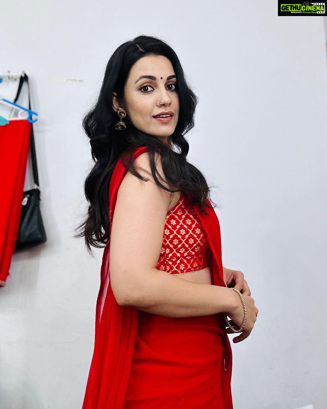Esha Kansara Instagram - Pata nahi kya likhun! Aap hi bata do! 🤷♀️