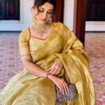 Esha Kansara Instagram - BTS throwback from one of the most impromptu shoots for Aurus Ahmedabad with @shubhi_gakhar @_hair.by.freya_ @theglitterboxbyshreyapatel 💛💛💛