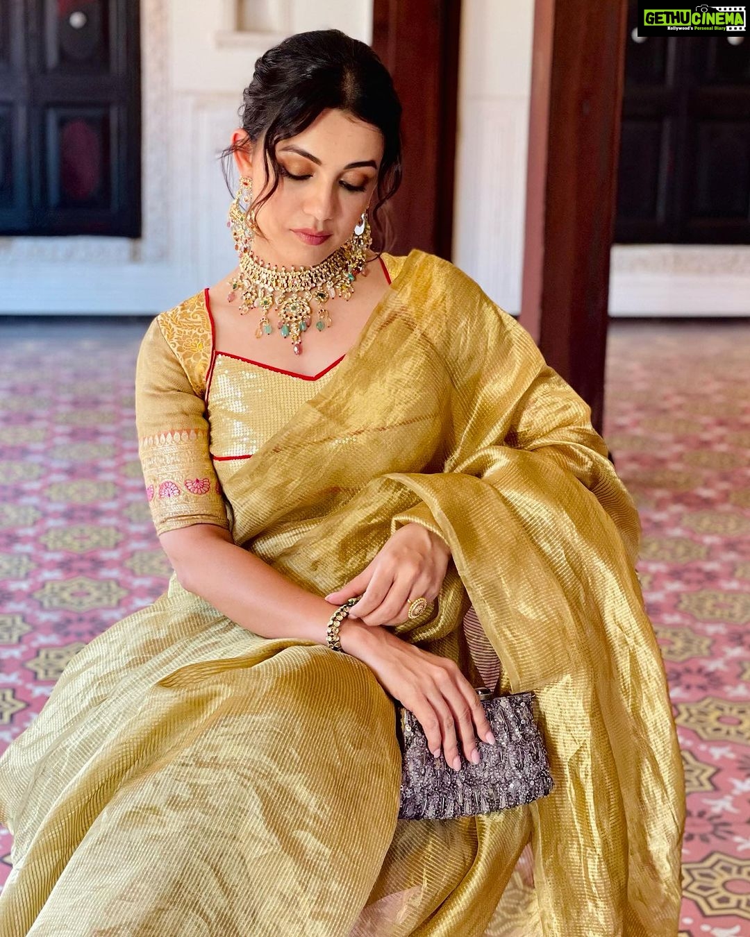 Esha Kansara Instagram - BTS throwback from one of the most impromptu shoots for Aurus Ahmedabad with @shubhi_gakhar @_hair.by.freya_ @theglitterboxbyshreyapatel 💛💛💛