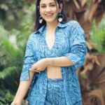 Esha Kansara Instagram - If mondays are blue, then what are wednesdays? 🤣😝 Ps- 3 ekka promotion pictures are never gonna get over 😂❤️🌸😃 . Styled by @styleitwithniki Outfit- @label.sugar Jewellery- @flairthestudio Photography @britz_photography_