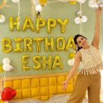 Esha Kansara Instagram – Pav bhaji and pulav party for this year’s bday 🤓 thank you for your lovely wishes 🫶🥳🙏🥰🤍❤️