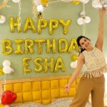 Esha Kansara Instagram - Pav bhaji and pulav party for this year’s bday 🤓 thank you for your lovely wishes 🫶🥳🙏🥰🤍❤️