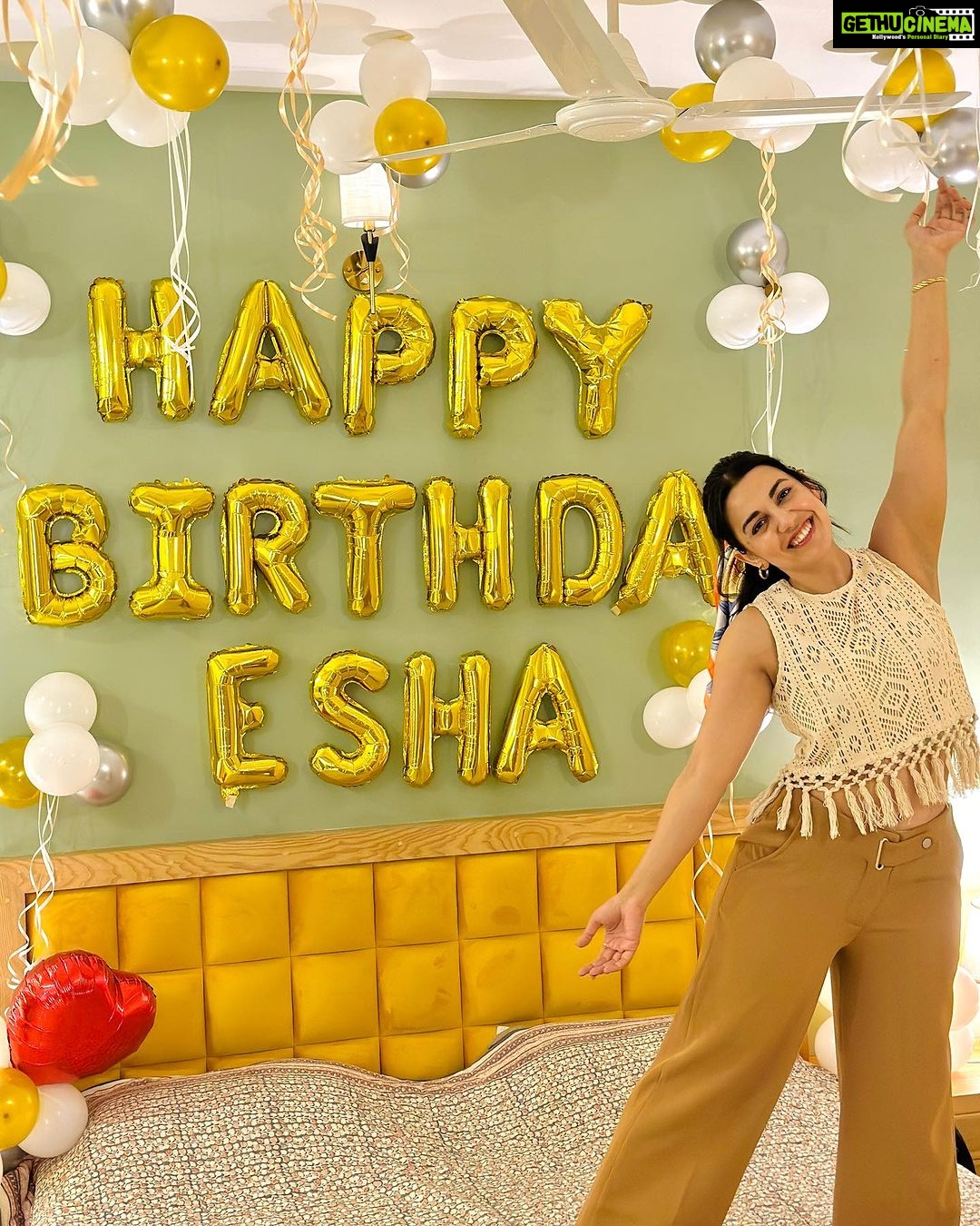 Esha Kansara Instagram - Pav bhaji and pulav party for this year’s bday 🤓 thank you for your lovely wishes 🫶🥳🙏🥰🤍❤️