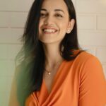 Esha Kansara Instagram - Orange ko orange hi rehne dein kya?