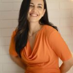 Esha Kansara Instagram - Orange ko orange hi rehne dein kya?