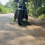 Esha Kansara Instagram - Two wheeler aur bikes alag hote hai! I learnt the latter finally and the credit goes to @musicwaala and @aawaramusafir coz doston, aap logo ne bohot time laga diya seekhane mein, to bahar 2 din mein seekh gayi 😂😝 just kidding, abhi ek khudka bike bhi lena padega lonavala jaane ke liye 🏍️ 😈