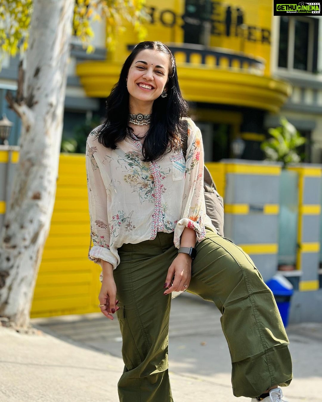 Esha Kansara Instagram - Friends colony mein se apko namaste friends! 🤓 Friends Colony (East)