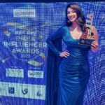 Eshanya Maheshwari Instagram - IF LOVING FASHION IS A CRIME, I PLEAD GUILTY. 😉✨💙 #FASHIONINFLUENCEROFTHEYEAR I’m So Honoured For This Recognition And For This Platform Which Encourages Us To Keep Doing Good And Influnce Others To Do Good Too… Thank you To - @middayindia @rahuldaiwik @bhavinigoswami_ @mruchishah @sugarsilverscreenmedia and @quresh2018 For This Platform… 😊 Outfit by- @maheshwariswathi 💙 Shot By - @ankitsahu8589 #middayiia #middayindiainfluenceraward #IIA #fashioninfluenceroftheyear #Esshanya #EsshanyaMaheshwari