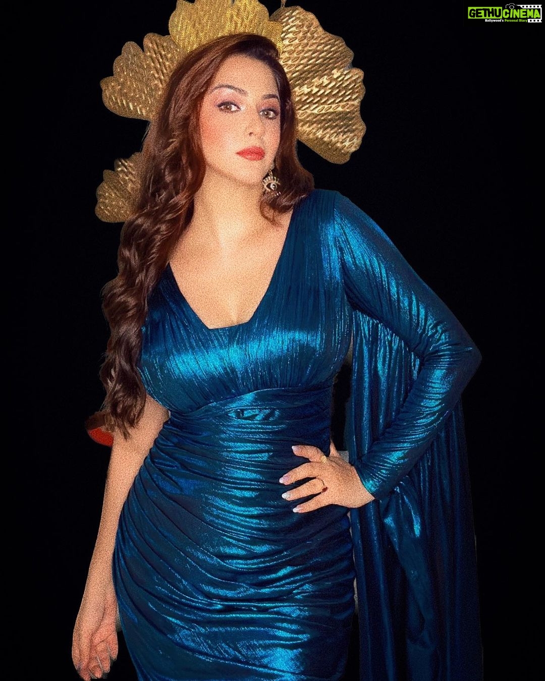 Eshanya Maheshwari Instagram - IF LOVING FASHION IS A CRIME, I PLEAD GUILTY. 😉✨💙 #FASHIONINFLUENCEROFTHEYEAR I’m So Honoured For This Recognition And For This Platform Which Encourages Us To Keep Doing Good And Influnce Others To Do Good Too… Thank you To - @middayindia @rahuldaiwik @bhavinigoswami_ @mruchishah @sugarsilverscreenmedia and @quresh2018 For This Platform… 😊 Outfit by- @maheshwariswathi 💙 Shot By - @ankitsahu8589 #middayiia #middayindiainfluenceraward #IIA #fashioninfluenceroftheyear #Esshanya #EsshanyaMaheshwari