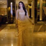 Eshanya Maheshwari Instagram - वो नूर का झरना है ✨✨✨ Saree By - @maheshwariswathi ❤️ #Saree #SareeLove #Esshanya #EsshanyaMaheshwari
