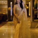 Eshanya Maheshwari Instagram - वो नूर का झरना है ✨✨✨ Saree By - @maheshwariswathi ❤️ #Saree #SareeLove #Esshanya #EsshanyaMaheshwari