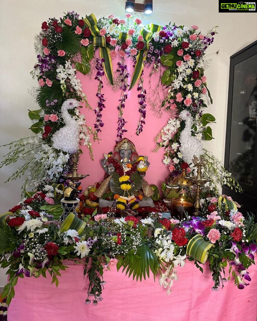 Eshanya Maheshwari Instagram - Ganesh Chaturthi 2023😇🙏✨ Not everything comes with luck some things are found in Prayers Like I have got you... BAPPA 🙏✨😇 #17thyear #ganeshchaturthi #ganpatibappamorya #ganesha