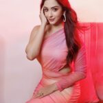 Eshanya Maheshwari Instagram - Can I Be The Love Of Your Life ? 💕😉 Outfit @srstore09 #ootd #pose #fashion #fashionblogger #esshanya