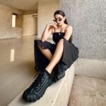 Eshanya Maheshwari Instagram - I MAKE SHOE CONTACT, BEFORE EYE CONTACT. 😉🖤 What’s Your Contact ? 😉 Shoes - @onitsukatigerofficial @onitsukatigerindia #OnitsukaTiger #OnitsukaTigerIndia