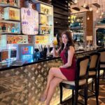 Eshanya Maheshwari Instagram - Looking Wine 🍷 Sipping Fine 😉✨ 📍- @sofitelmumbaibkc #Esshanya #EsshanyaMaheshwari #Ootd #Staycation #SofitelMumbaiBkc #Jyran Sofitel Mumbai BKC
