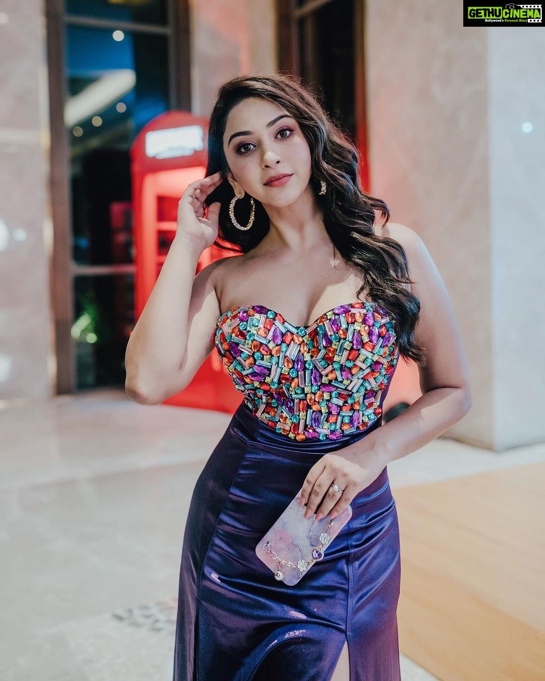 Eshanya Maheshwari Instagram - What’s My Hashtag…..? 👇🏻 #LifestlyeInfluenerOfTheYear 💜 Thank you @exhibitmagazine For This Recognition And Encouragement. Truly Grateful And What An Amazing Night ✨ Totally #TheViralNightOdTheYear 🤩😅 Outfit- @maheshwariswathi 💜 Shot by - @shubz.photo #ExhibitMagazine #InfluencEX23 #Lifestlyeinfluencer #Esshanya JW Marriott Goa