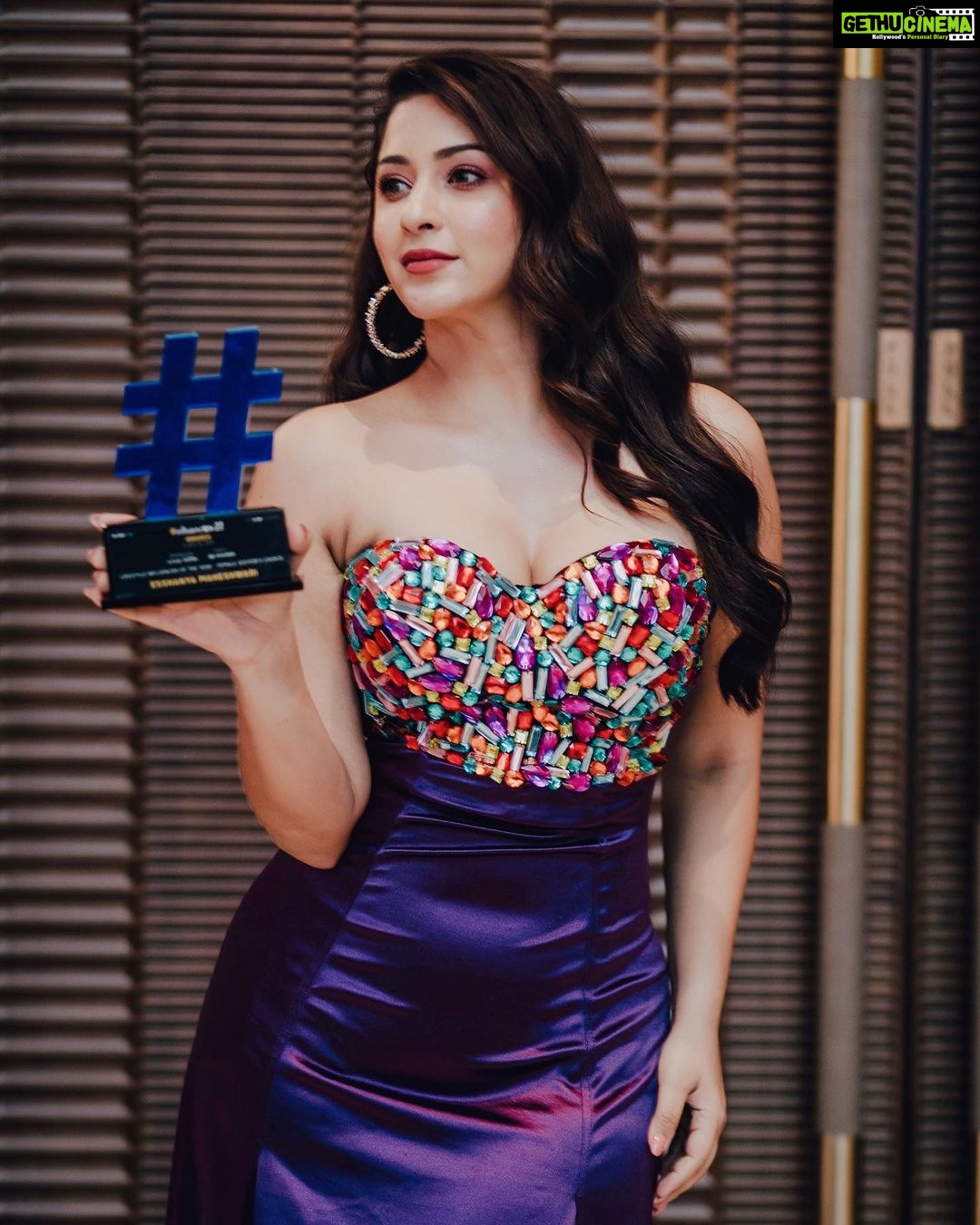 Eshanya Maheshwari Instagram - What’s My Hashtag…..? 👇🏻 #LifestlyeInfluenerOfTheYear 💜 Thank you @exhibitmagazine For This Recognition And Encouragement. Truly Grateful And What An Amazing Night ✨ Totally #TheViralNightOdTheYear 🤩😅 Outfit- @maheshwariswathi 💜 Shot by - @shubz.photo #ExhibitMagazine #InfluencEX23 #Lifestlyeinfluencer #Esshanya JW Marriott Goa