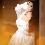 Eshanya Maheshwari Instagram - She is just light, glow, hope... human star. ✨ PS- Making The Best Out Of My Staycation At @sofitelmumbaibkc ✨ Shot by @kyameraofficial Outfit by @srstore09 Heels by @hm Location @sofitelmumbaibkc #Glow #White #Doll #Staycation #SofitelMumbaiBkc #Esshanya Sofitel Mumbai BKC