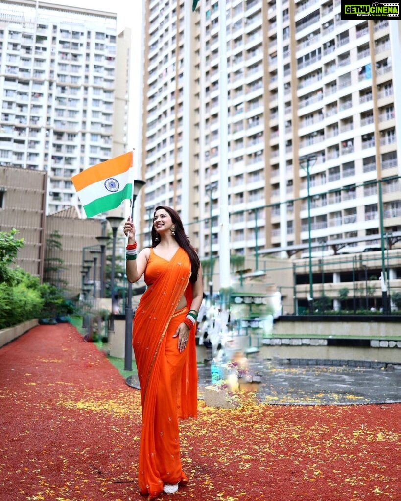 Eshanya Maheshwari Instagram - Happy Independence Day 🇮🇳 "A nation's culture resides in the hearts and in the soul of its people." Styled by @maheshwariswathi 📍- @jpinfra #happyindependenceday #independenceday #15thaugust #esshanya #india #celebration Jp North Gardencity