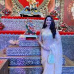 Eshanya Maheshwari Instagram - Attended the darshan of Shrimant Bhausaheb Rangari Ganpati at Pune. And witnessed The Rich History of it Since 1892, Blessed to bow down at the feets of the lord Ganesha on The occasion of this festive season..!🐁😇🙏🏻🌺 . @punitbalan @bhaurangari . Vc ;- @swappygraphy . . #Bhaurangari #punitbalan #Bhausahebrangariganpatitrust #pune