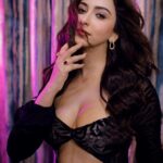 Eshanya Maheshwari Instagram - I'm the type a girl that make you forget that you got a type. 😉🖤 Outfit- @srstore09 #TypeGirl #Ootn #Black #Esshanya