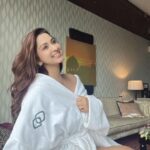 Eshanya Maheshwari Instagram - Searching for pure luxury in Mumbai? Let me share my unforgettable experience at @sofitelmumbaibkc From seamless check-in to a spacious, amenity-filled suite, every moment was a blissful escape. 💫 The plush bed ensured dreamy nights, while the pool and fitness center kept me energized and refreshed. 🏊‍♀️💪 Sipping on zesty lime juice and savoring flavorful Indian cuisine at Jyran Restaurant was a culinary delight. 🍹🍽️ The vibrant bar and the rejuvenating bathtub added to the perfect retreat. Waking up to an exquisite breakfast At Pondichery Cafe was the cherry on top! 🌅 If you’re seeking luxury, comfort, and warm hospitality in Mumbai, Sofitel is the place to be. Can’t wait for my next visit! 🌟 . . #SofitelMumbaiMagic #LuxuryGetaway # SofitelMumbai #Esshanya #Styacation #LuxuryHotels #DiveIntoMyBed #LivetheFrenchway