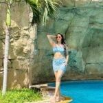 Eshanya Maheshwari Instagram - live in the sunshine, swim in the blue, And drink the wild air 💙 📍- @sofiteldubaipalm #Dubai #SofitelDubaiThePalm #Travel #Esshanya