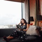 Eshanya Maheshwari Instagram - Over the years I have learned that what is important in a dress is the woman who is wearing it. 😉🖤 Outfit- @srstore09 📍- @sofitelmumbaibkc Shot by - @kyammmera #Fashion #BlackDress #Esshanya #EsshanyaMaheshwari Sofitel Mumbai BKC