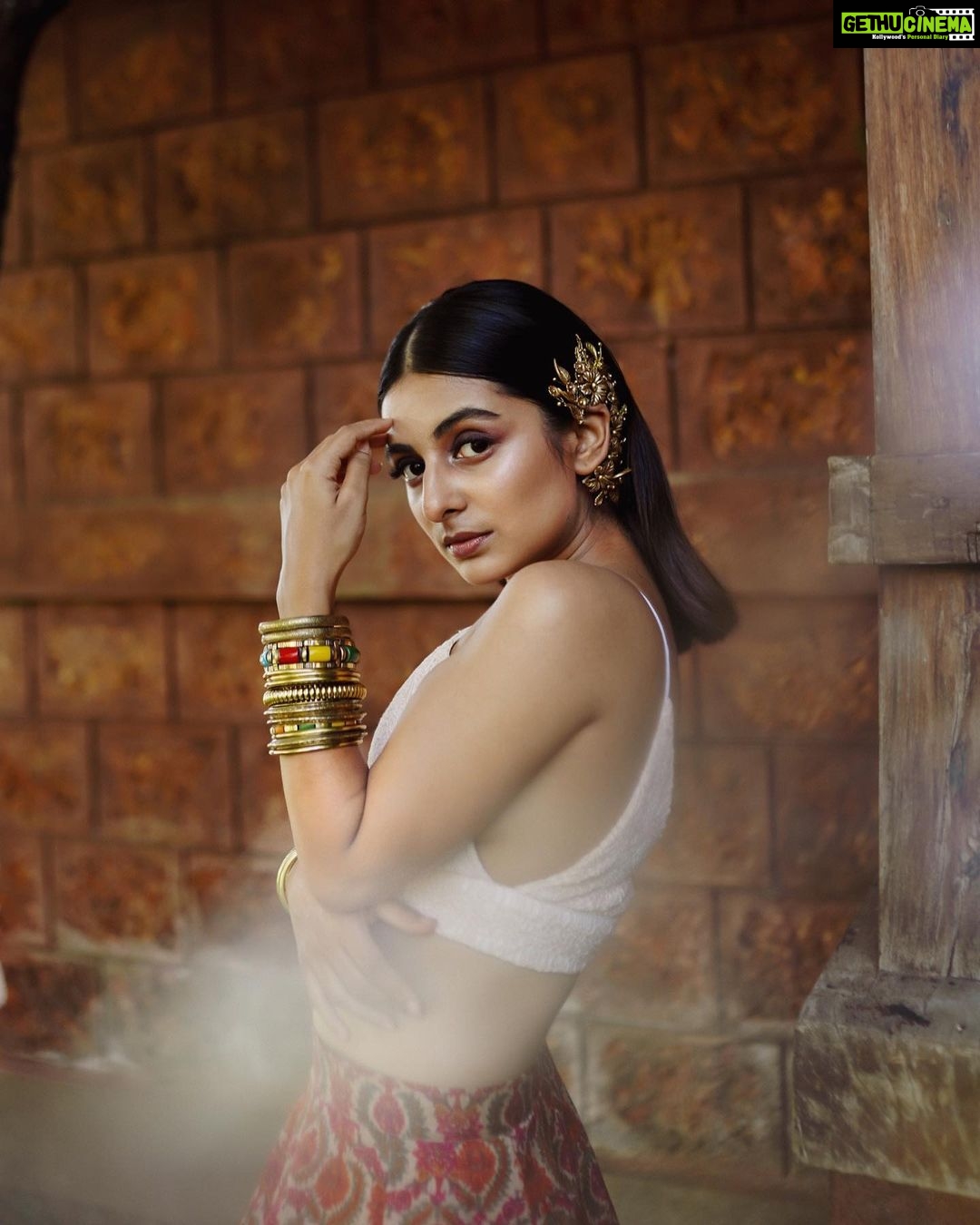 Esther Anil Instagram - 🪷🪷🪷🪷 _________________________ Styling : @amritha_lakshmi___ @styledby_al_ Photography : @merin__georg Make up and hair: @sreegeshvasan_makeupartist Costume : @thehouseofkemp Accesories : @goodwillcollectionskerala Earcuff : @beadsart_hairvine Location : @kondai_lip_resort Special thanks : @book_vacations