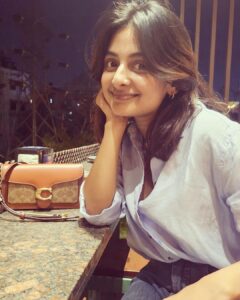 Esther Anil Instagram - The average facebook ammavan dp followed by 
slice 🍕of Bangalore life (only the good parts⛄️)