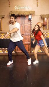 Fahmaan Khan Instagram - As I woke up this morning, bahaut zoorrrr se iski choreography aayi. So we immediately shot the video. Ab love how spontaneous creativity can be. Chalo ab tumhari baari. 🫡😄

📷  @_therahulsharmaa_ 

@vedikabhandari 

@tabish_pasha 

#ISHQNIBHAJAMAHIYA #fahmanians #vedikabhandari #tabishpasha #fahmaankhan #fahmaankhanfan #reel #dance #choreography #creativity