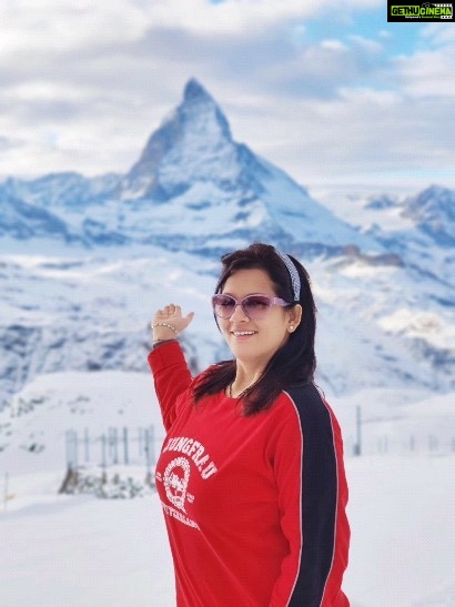 Falguni Rajani Instagram - I m in love with switzerland❤️ #solotraveller #nomadlife #keeptravelling #vagabond #couchsurfing #backpacker #switzerland #zermatt #matterhorn #bahn Matterhorn - Zermatt, Switzerland