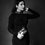 Fatima Sana Shaikh Instagram - Back to black Stylist:- @its_mariyamm Mua:- @poonamsrv Hair:- @paloshell Photographer:- @kapilcharaniya Styling assistant:- @muskaaaaaanshah Outfit:- @shantanunikhil @snbyshantanunikhil Earrings:- @karishma.joolry Rings:- @goldenwindow @ishhaara @ascend.rohank Bag:- @katespadeny @id8mediasolutions
