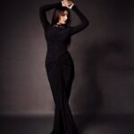 Fatima Sana Shaikh Instagram - All set for #gqbestdressed Stylist:- @its_mariyamm Mua:- @poonamsrv Hair:- @paloshell Photographer:- @kapilcharaniya Styling assistant:- @muskaaaaaanshah Outfit:- @shantanunikhil @snbyshantanunikhil Earrings:- @karishma.joolry Rings:- @goldenwindow @ishhaara @ascend.rohank Bag:- @katespadeny @id8mediasolutions