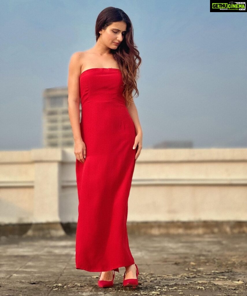 Fatima Sana Shaikh Instagram - Red might be my favourite colour. Wearing @summersomewhereshop Thank you @elevate_promotions ❤️