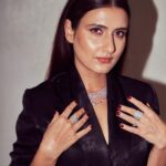 Fatima Sana Shaikh Instagram - Suit up Styled by: @kshitijkankaria @karishma.diwan look: @rishtabyarjunsaluja Jewellery: @karishma.joolry @ishhaara Hair @paloshell Make up @poonamsrv Shot by @dieppj