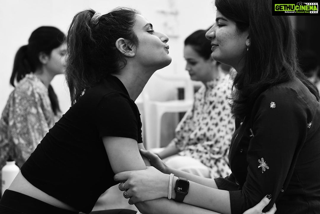 Fatima Sana Shaikh Instagram - Workshops, readings aur khoob saara Mazza. #dhakdhak